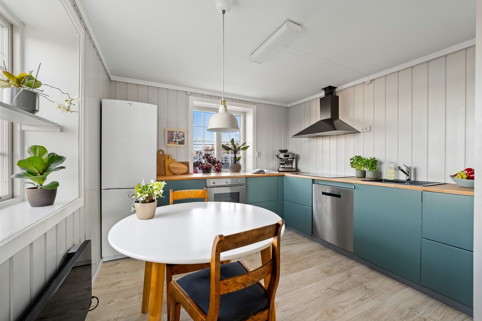 Det er dels integrerte og frittstående hvitevarer. Galleribilde