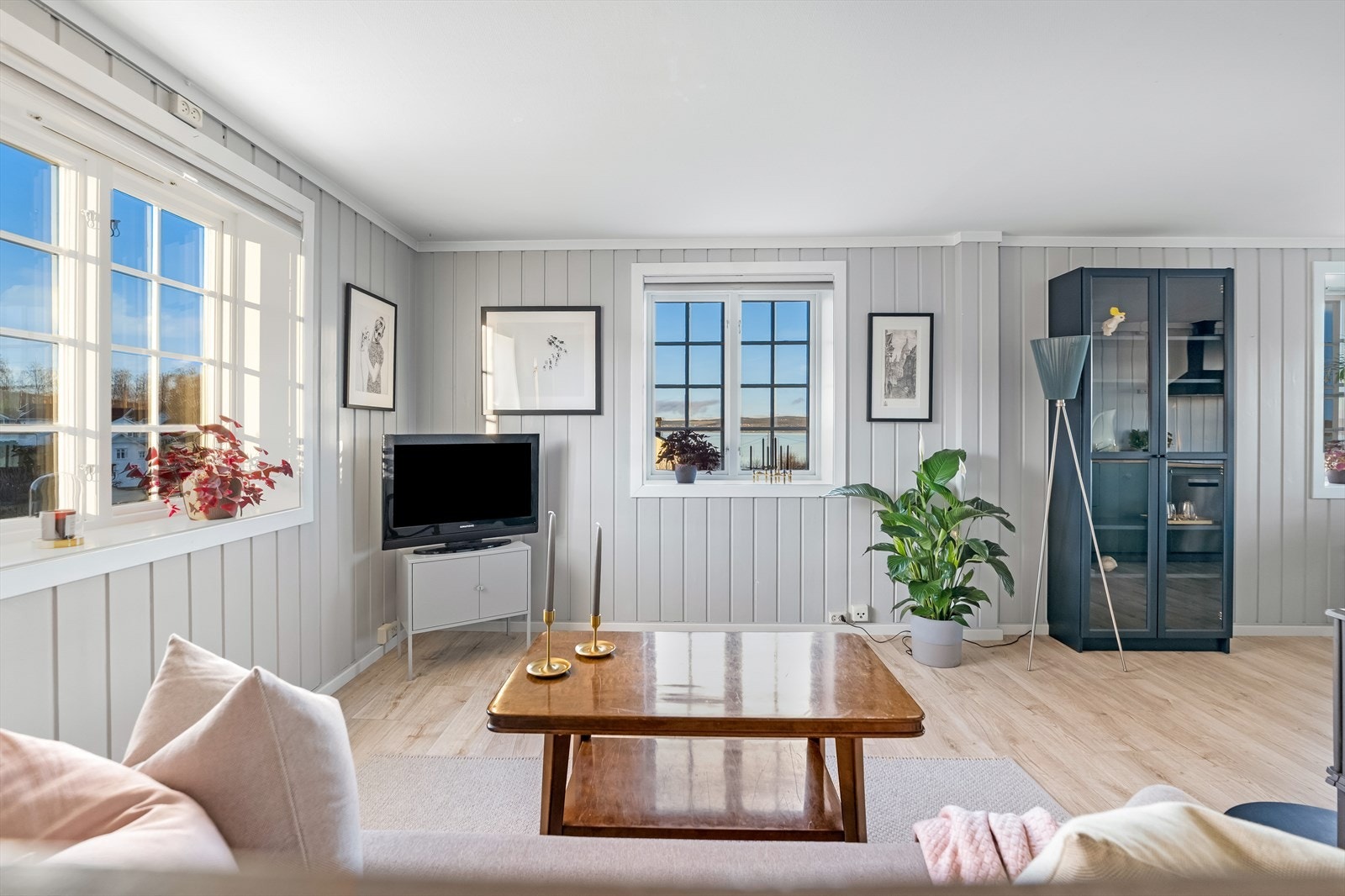 Det er plass til ulike stuemøbler for oppbevaring. Galleribilde