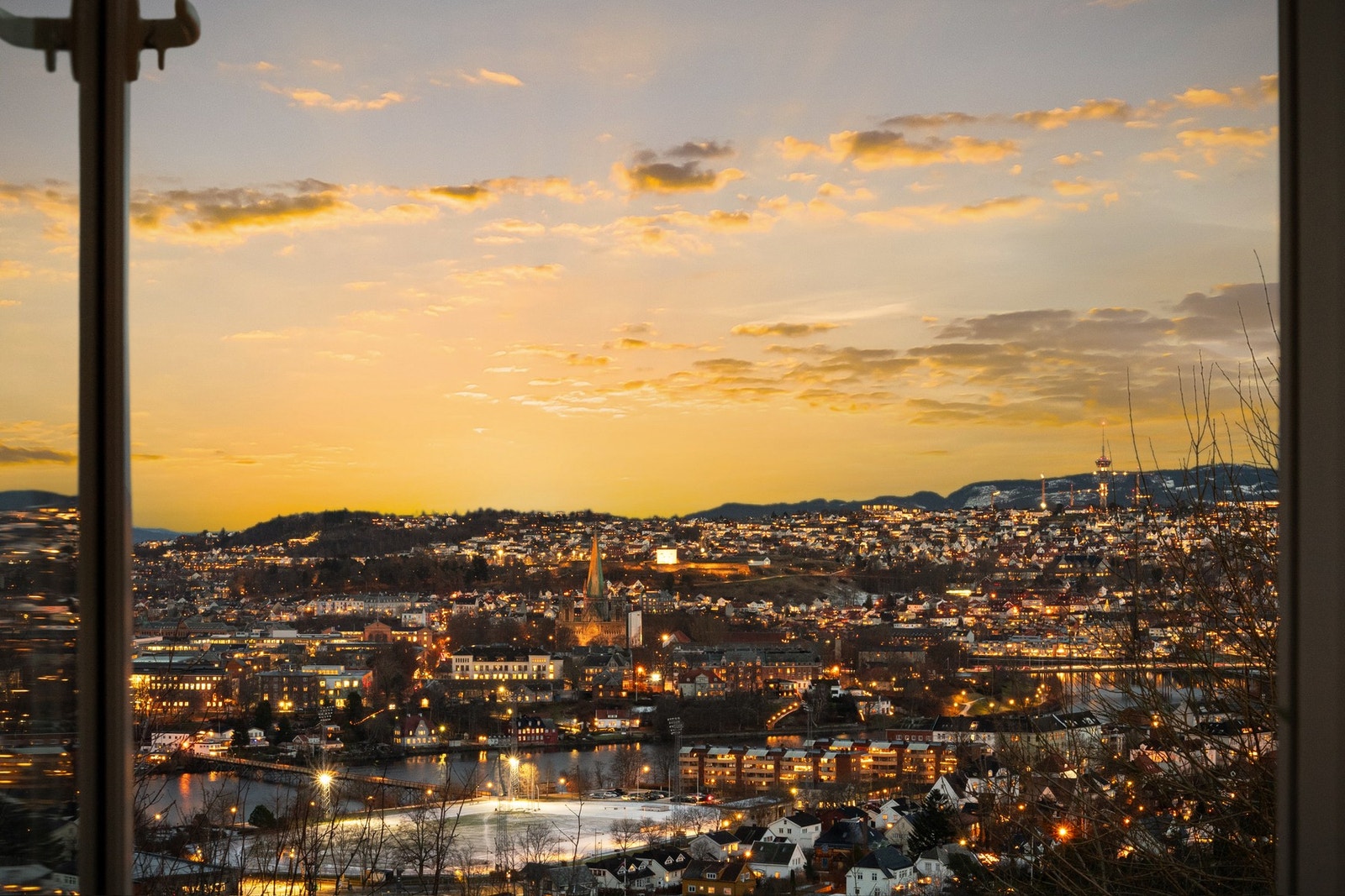 Flott utsikt mot både Nidarosdomen og Kristiansten festning. Galleribilde