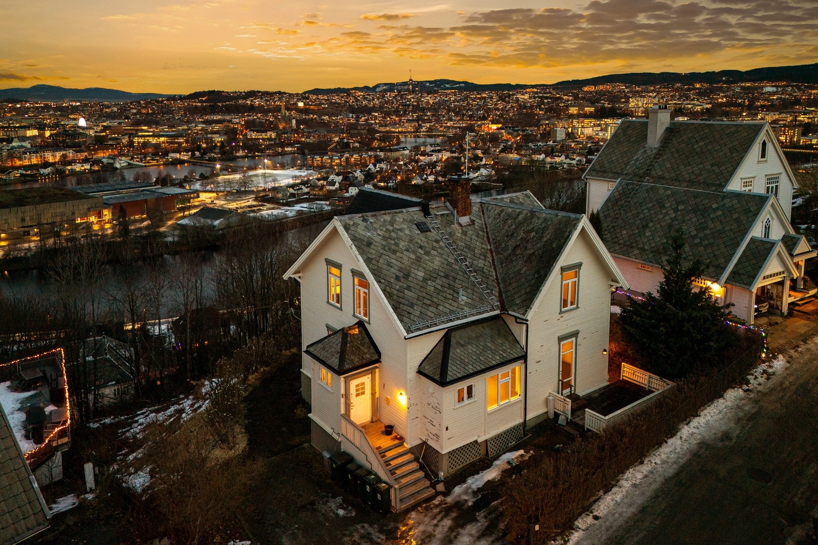 Veletablert og attraktivt boligstrøk med svært kort vei til sentrum. Galleribilde