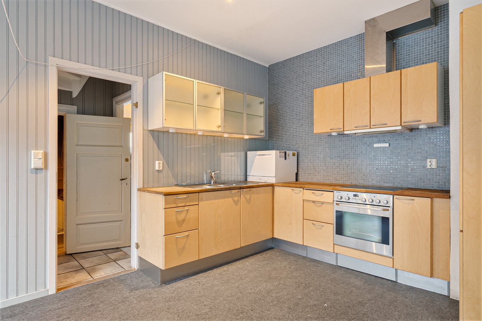 Kjøkkenet er på 16 kvm. og har god takhøyde. Galleribilde