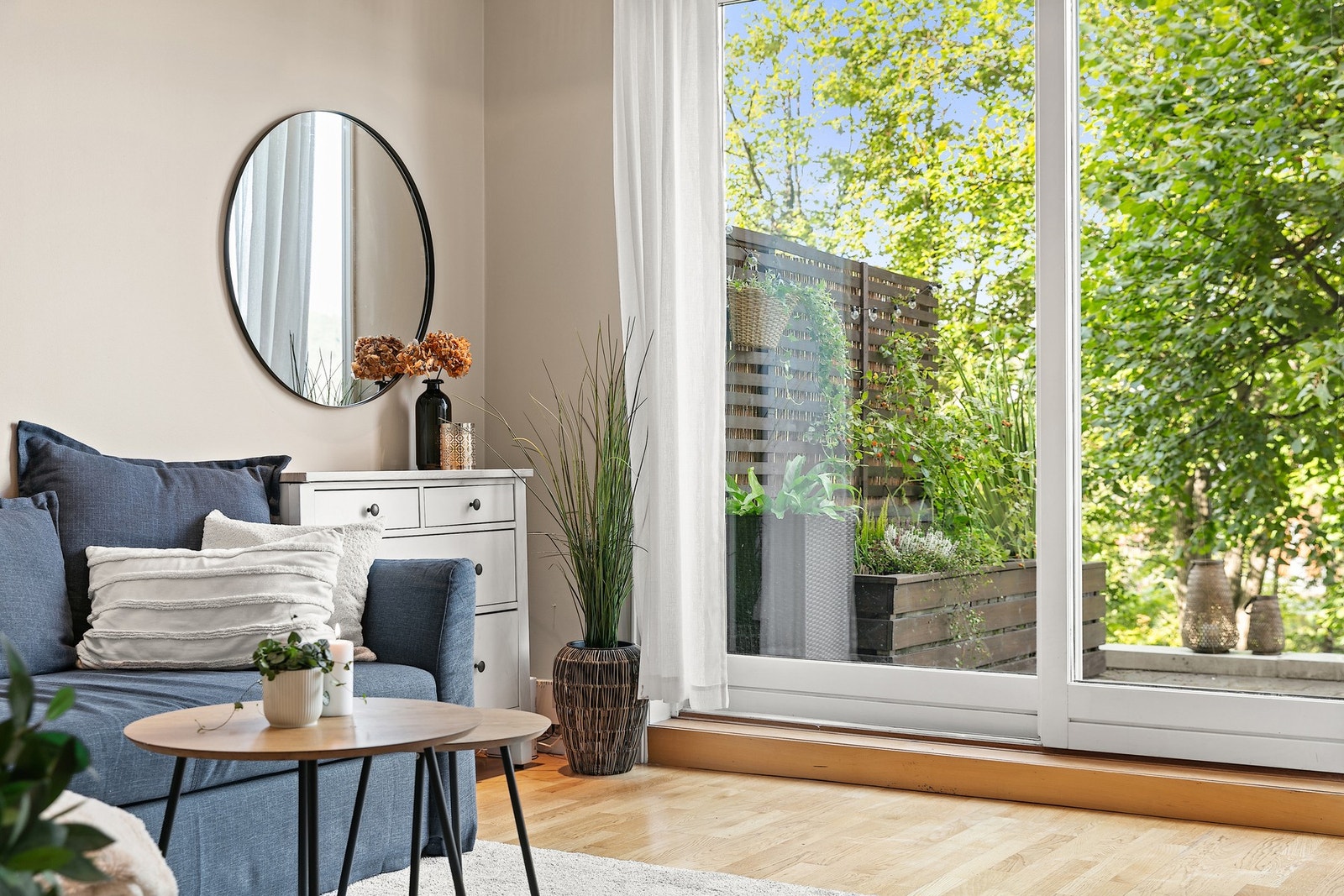 Detalj stue/uteplass Galleribilde