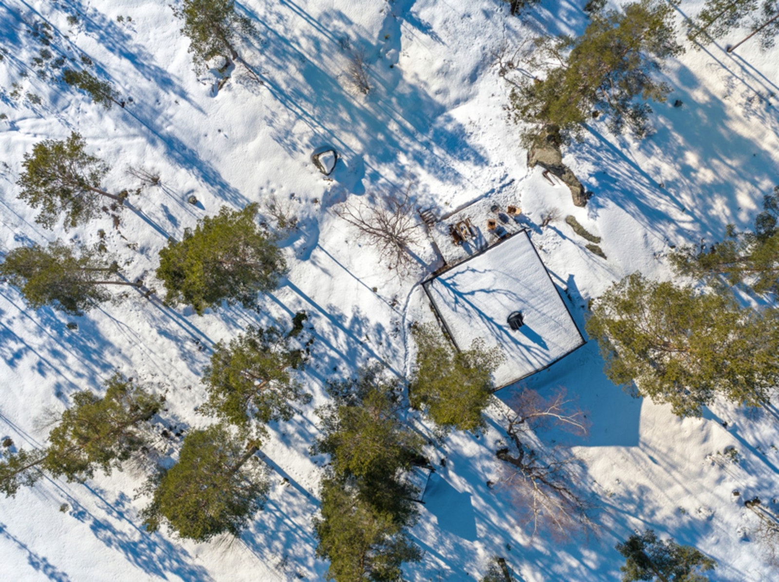 Hytta sett ovenfra. Galleribilde