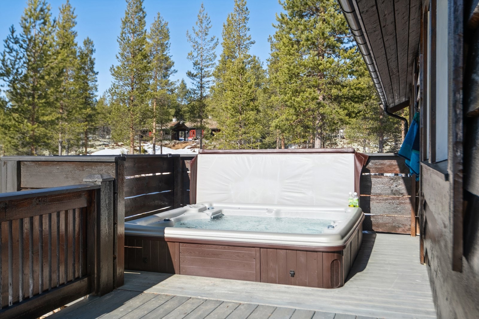 Terrasse med jacuzzi. Galleribilde