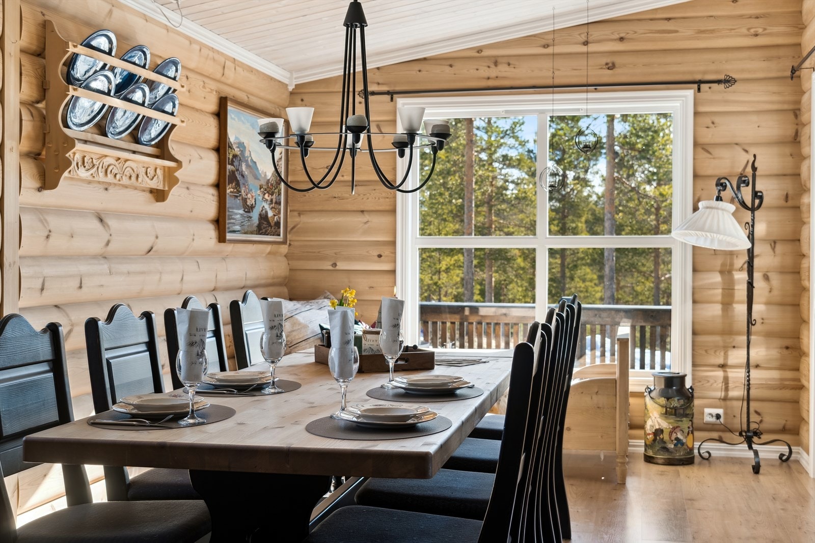 God plass til spisegruppe. Galleribilde