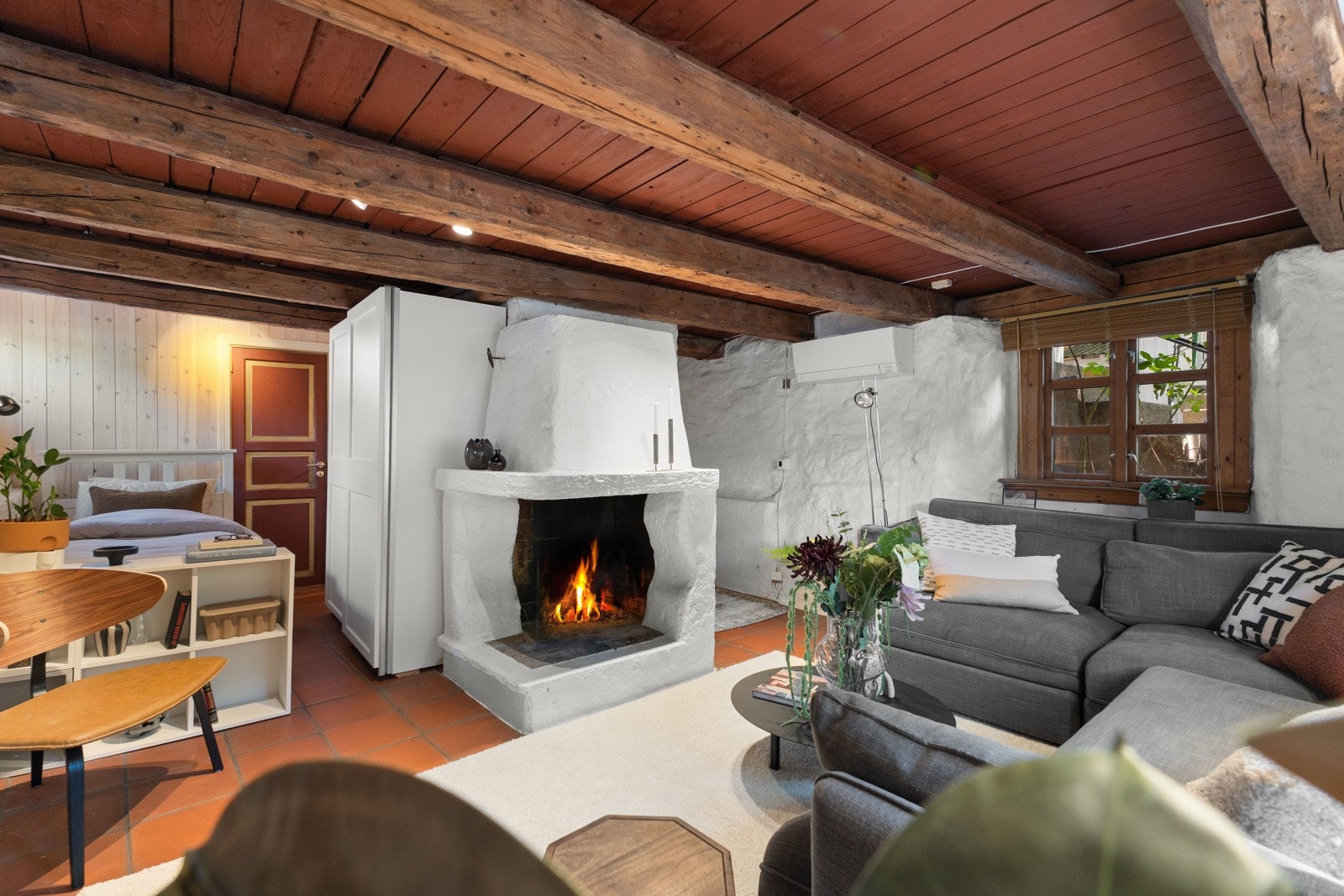 Underetasjen oser av den rustikke sjarmen gjennomgående for hele boligen. Galleribilde