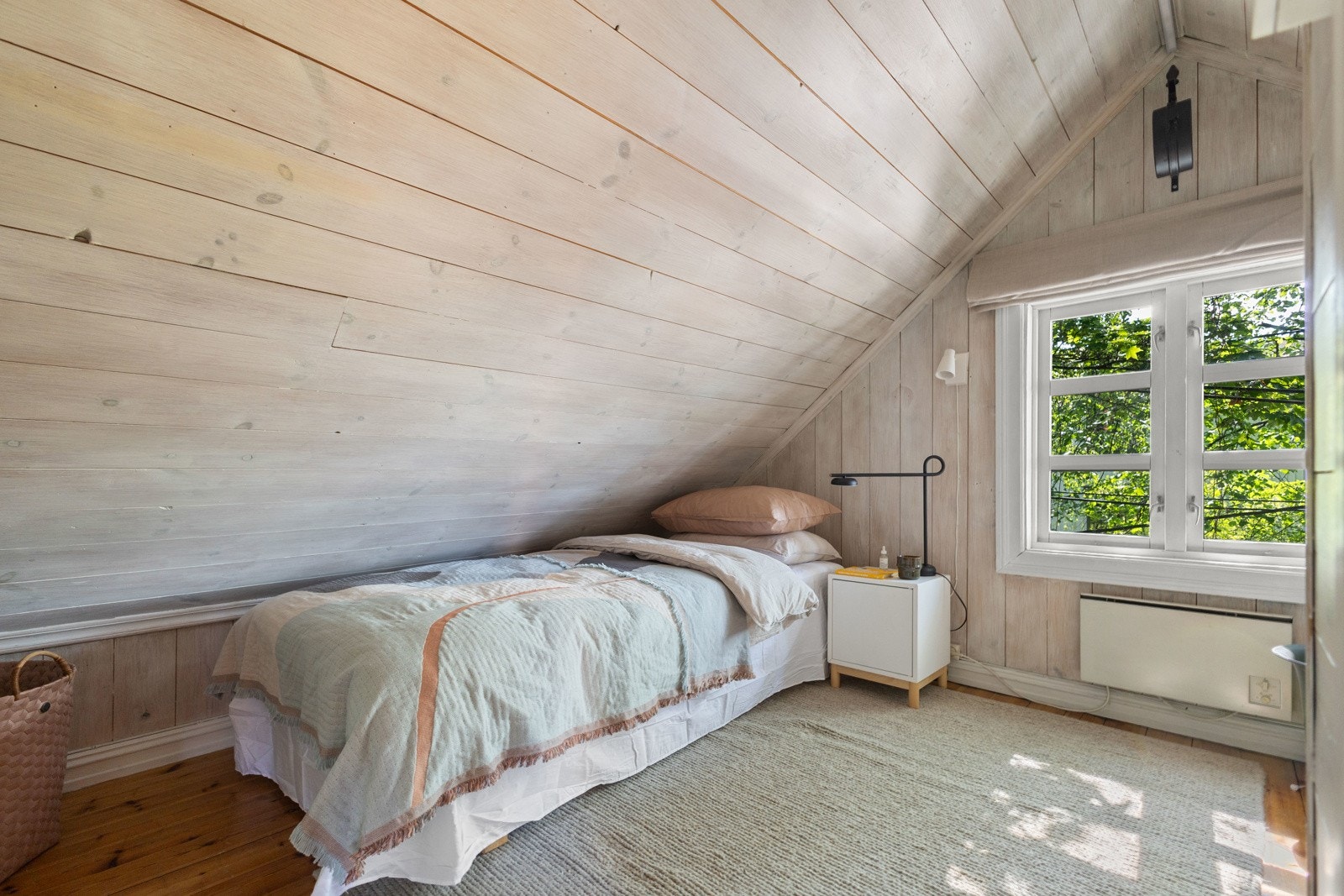Loftet rommer i dag blant annet et koselig soverom. Galleribilde