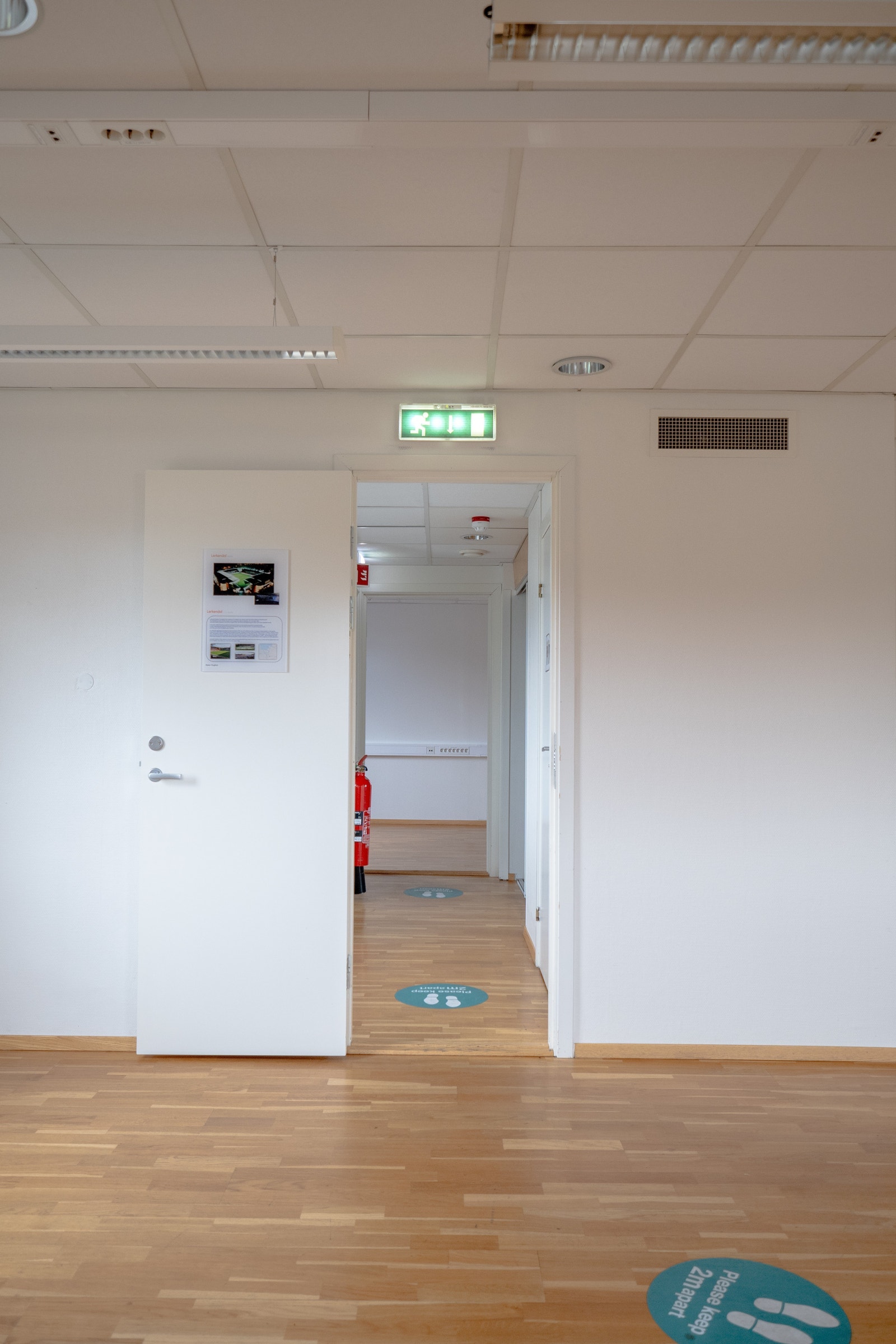 Gang mellom rommene i 7 etasje, med kjøkkensone i midten. Galleribilde