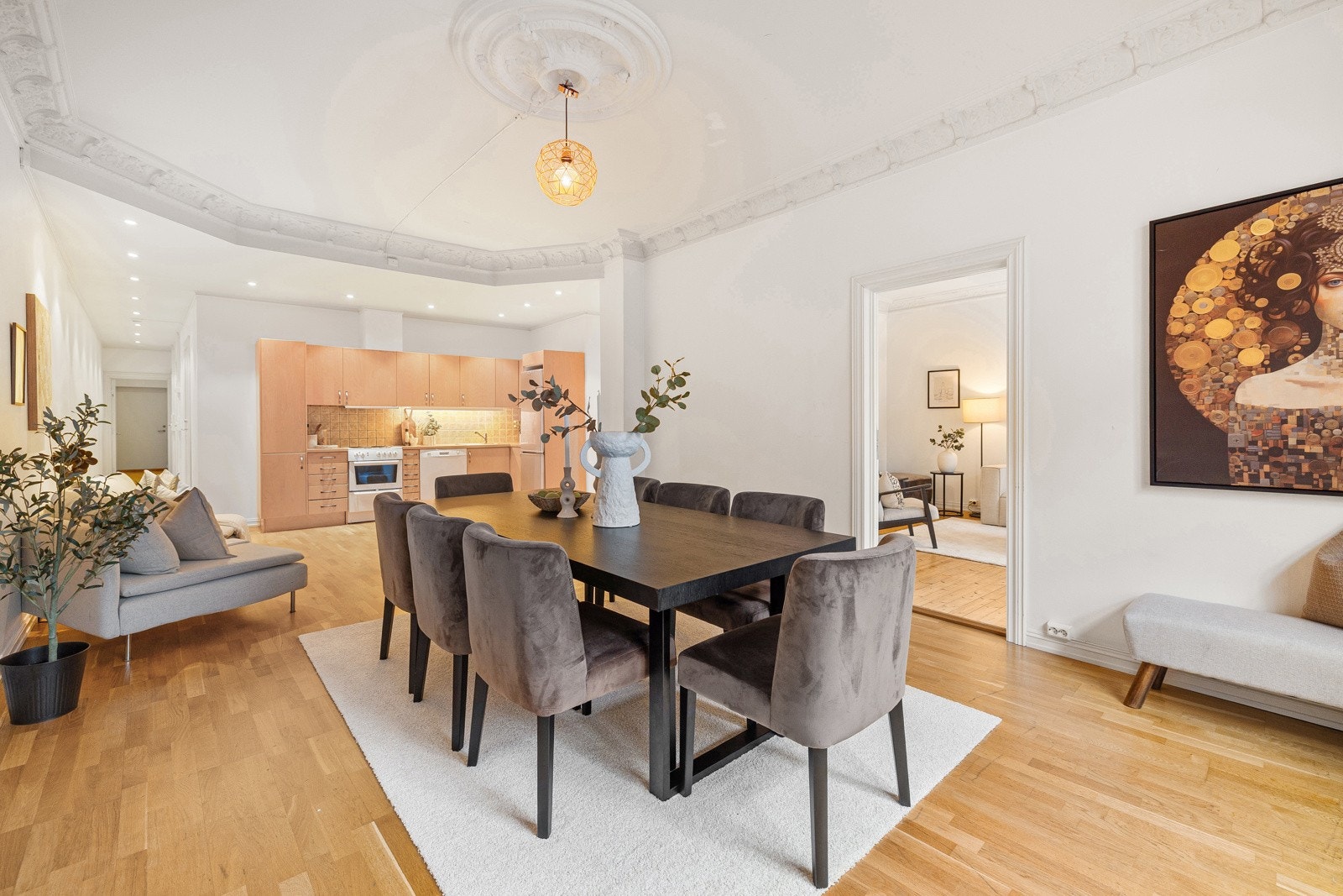 Dette er en hyggelig sone for måltider og sosiale sammenkomster. Galleribilde