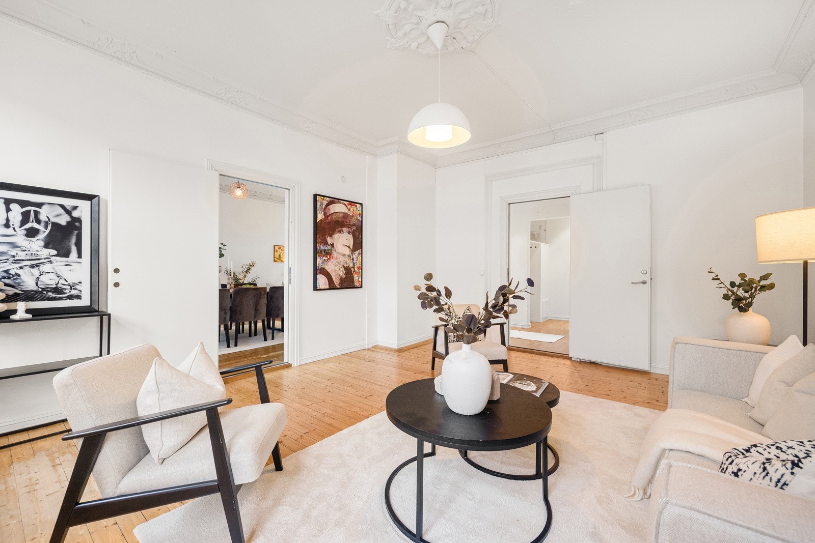 Spisestuen har en naturlig plassering i tilknytning til hovedstuen. Galleribilde