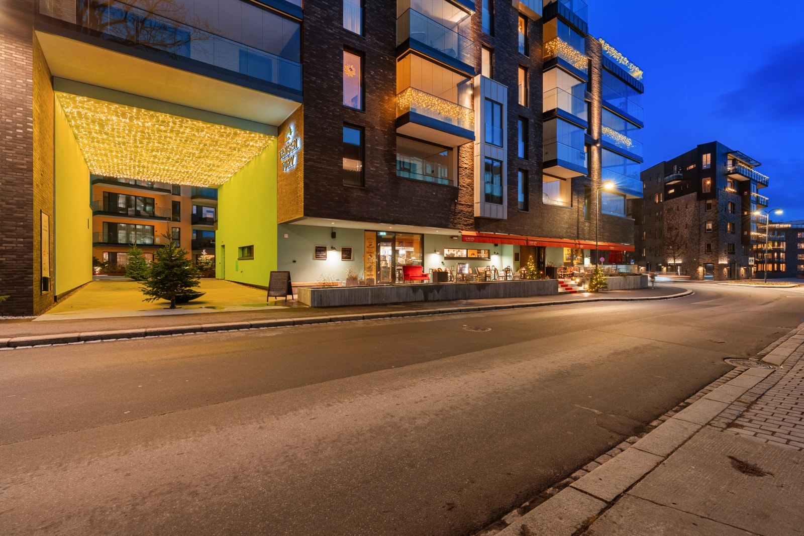 Tangen Torv kveld desember- Galleribilde