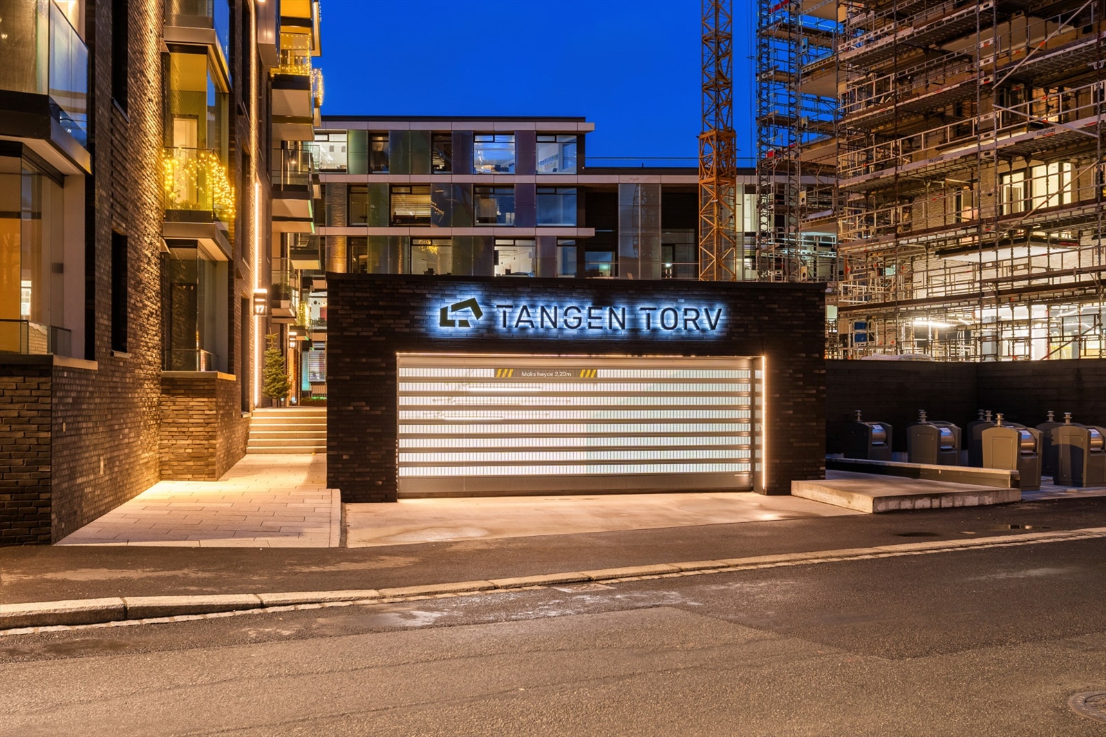 Tangen Torv kveld desember- Galleribilde