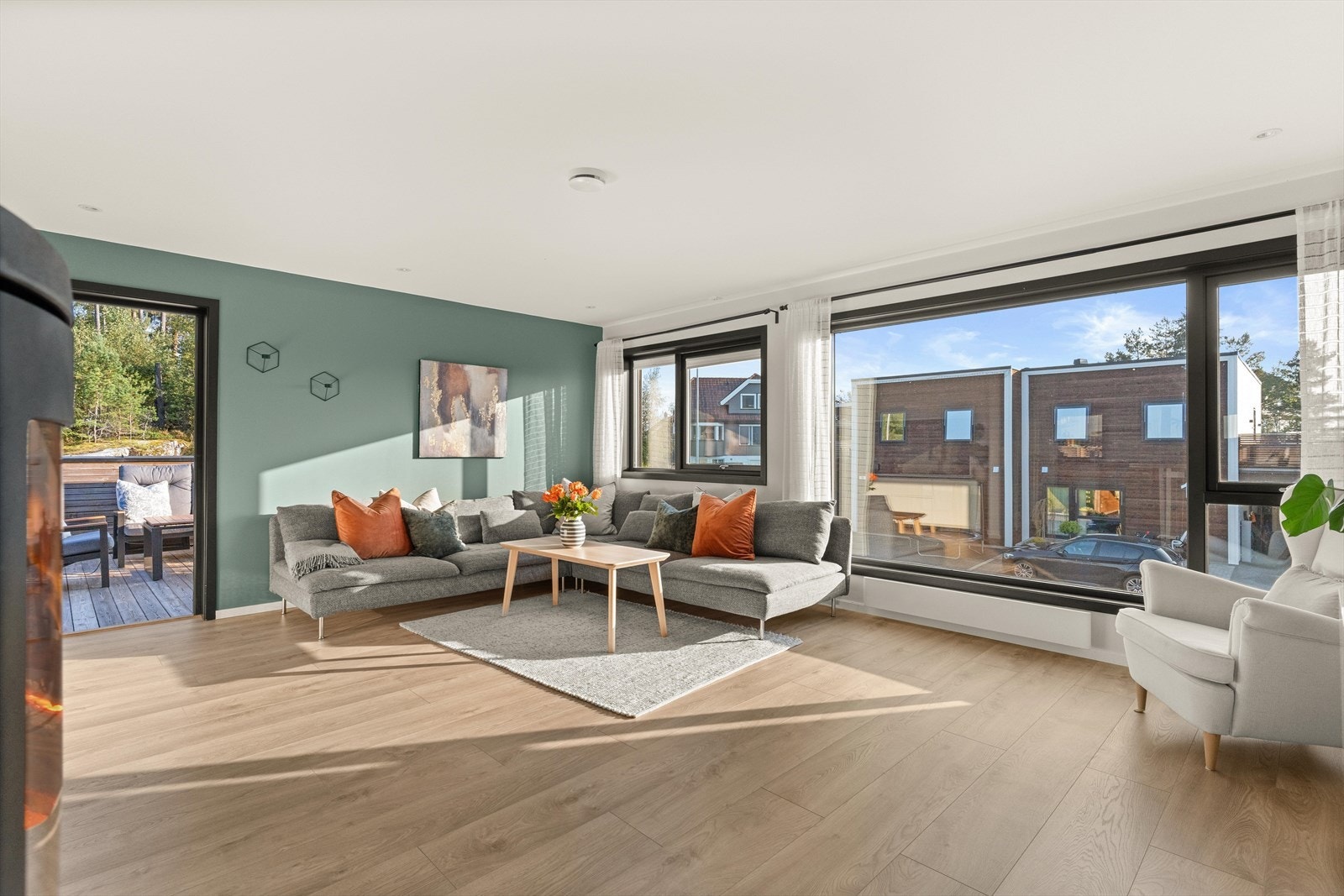 Boligen ligger i et landlig og barnevennlig boligområde på Borgen i Ullensaker kommune, ca. 6 kilometer fra Kløfta. Galleribilde