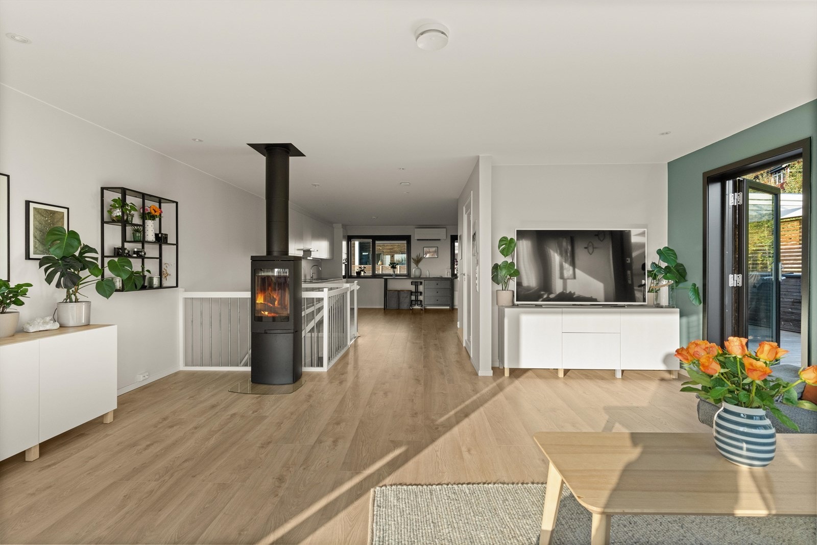 Boligens oppholdsrom ligger i 2. etasje. Galleribilde