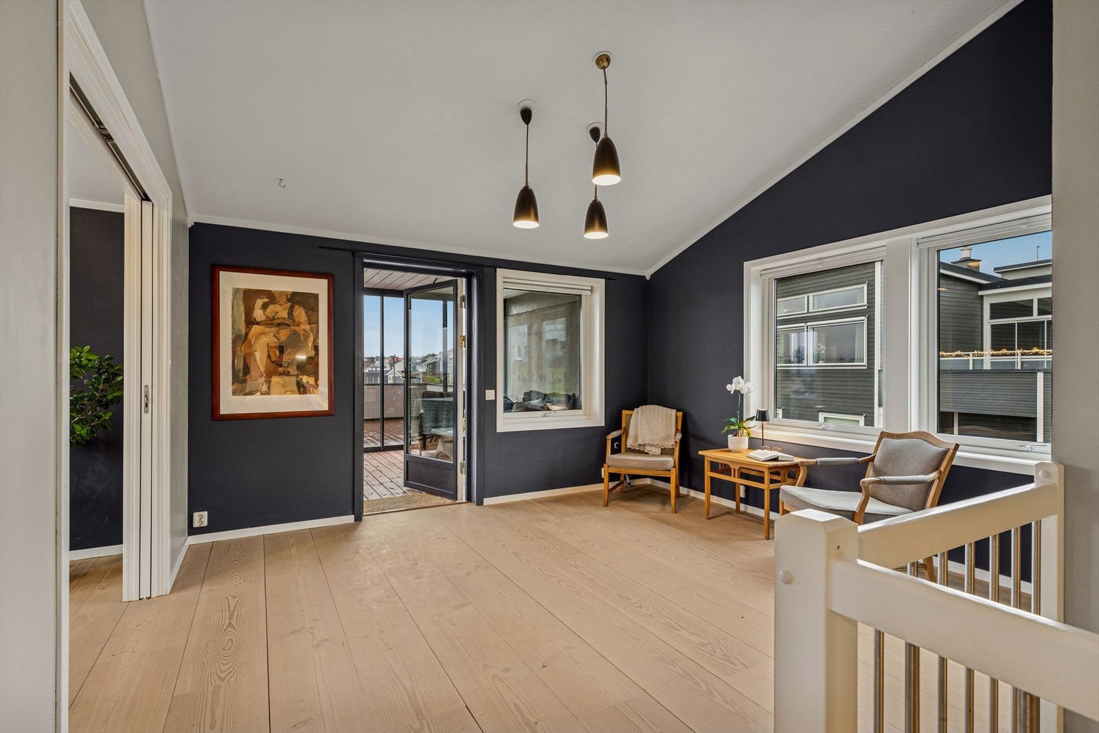 ... Boligen måler 206 kvm (internt bruksareal) og strekker seg over 2 plan. Galleribilde