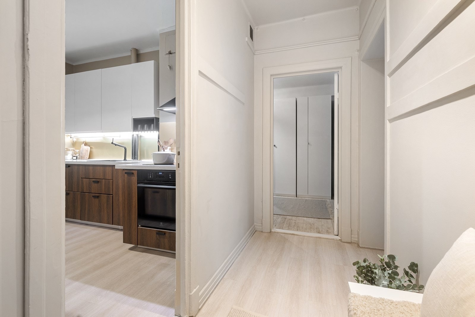 Gangen sikrer god flyt mellom alle rommene i boligen. Galleribilde