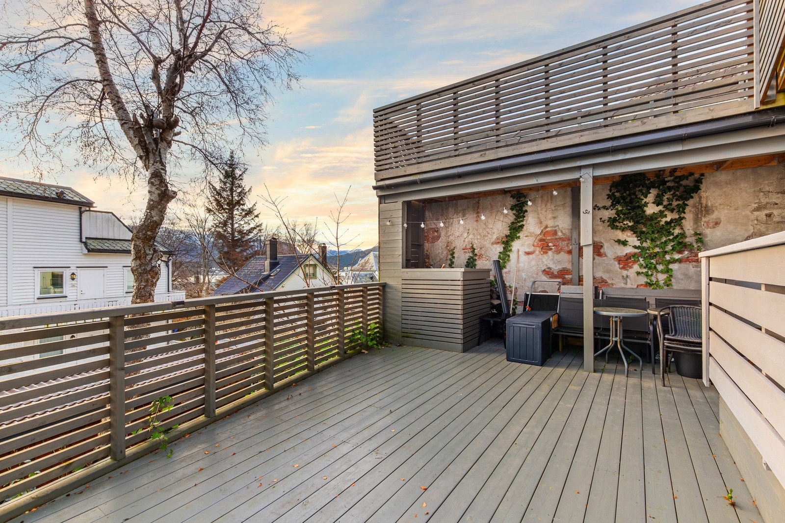 Felles terrasse med gode solforhold! Galleribilde