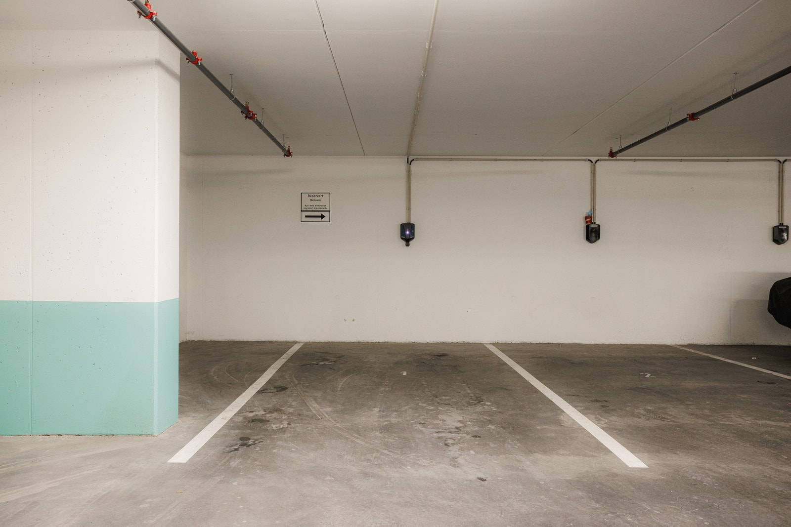 Parkeringen som er registert på denne er objekt 30001. Det er mulighet for leie av ladeboks. Månedskostnad for leie er på kr. 332,-. Ladekostnad kommer i tillegg. Galleribilde