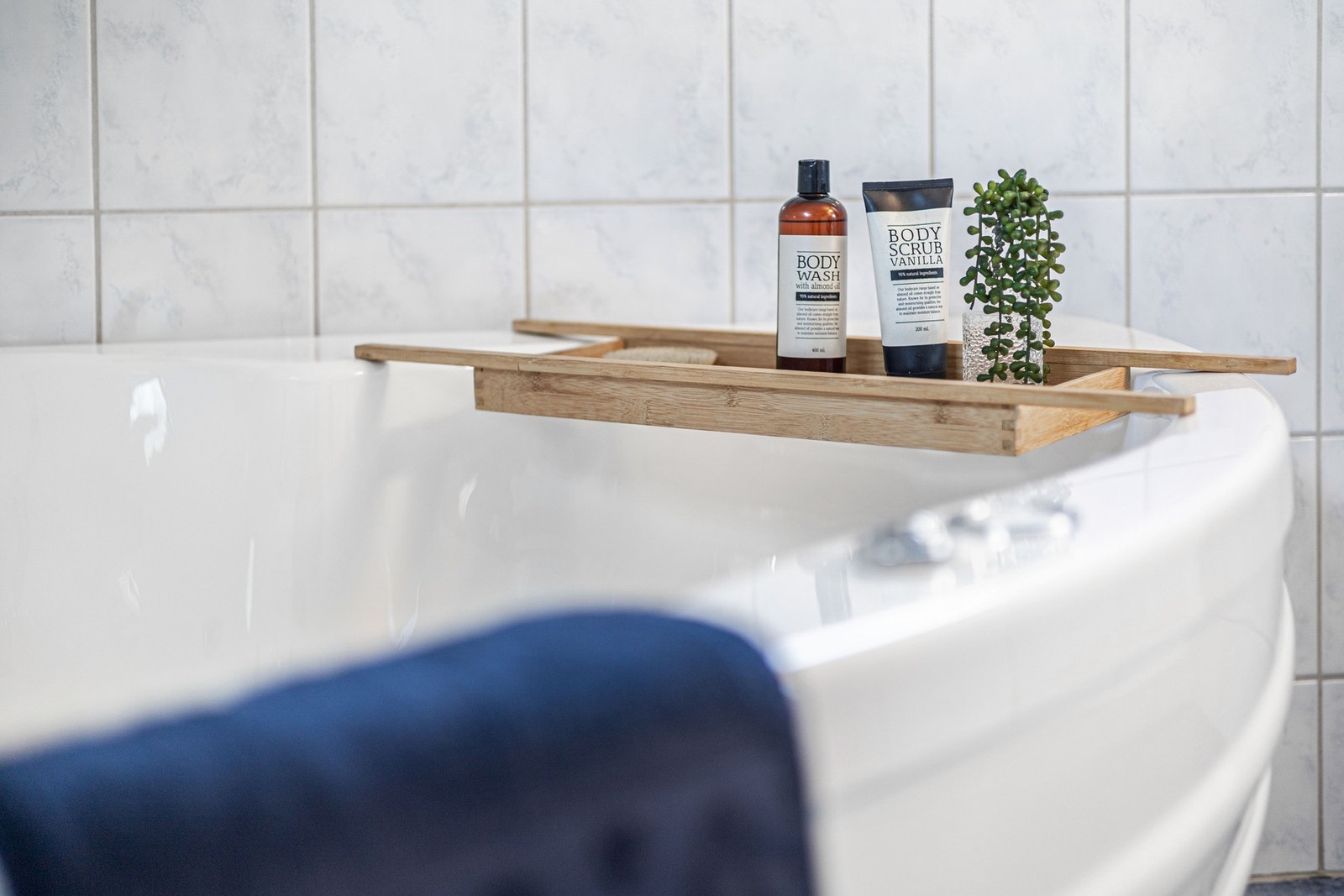 Et herlig badekar finnes på badet. Galleribilde