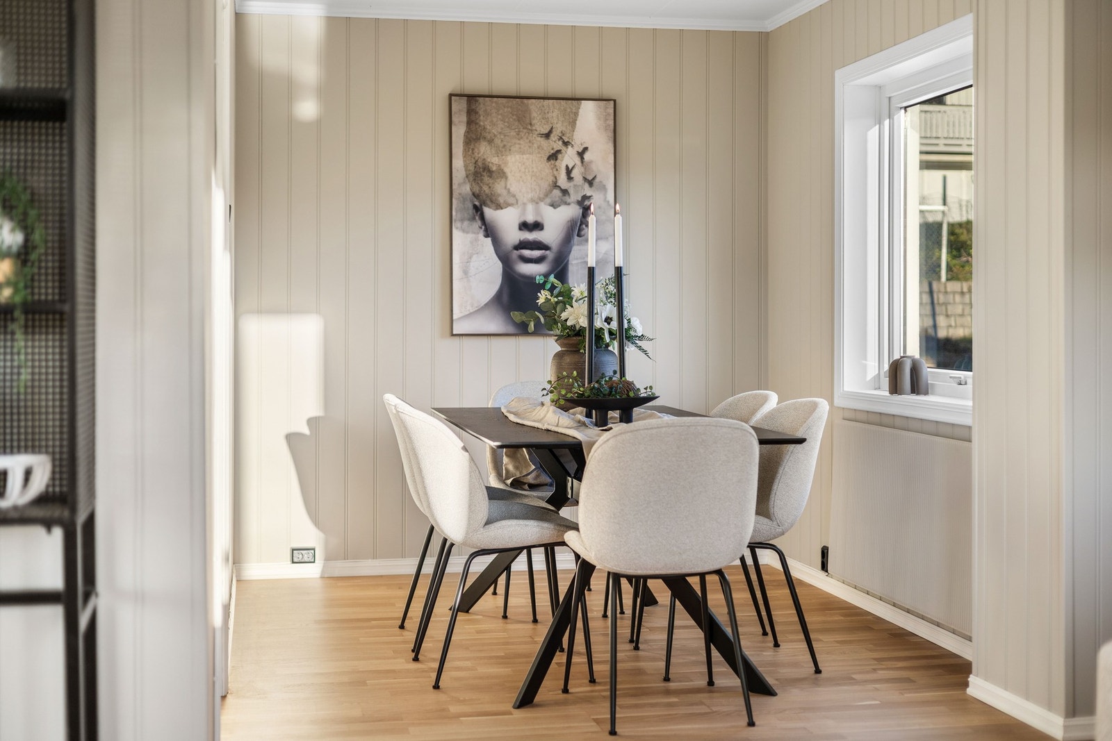 Fin plass til spisebord. Galleribilde