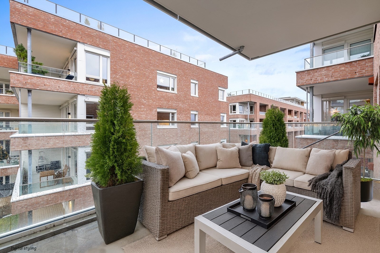 Balkong med god plass til utemøbler - perfekt for morgenkaffe eller kveldsselskap. Galleribilde