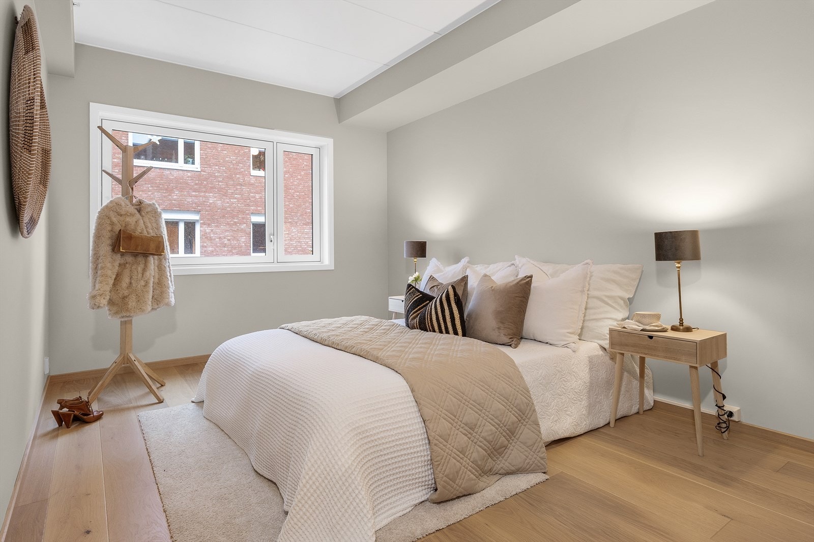 Hovedsoverom med god garderobeplass og rolig atmosfære - her kan du sove godt. Galleribilde