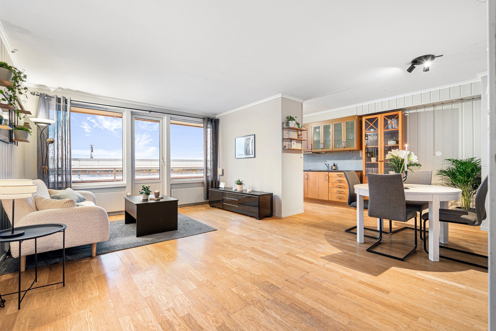 Velkommen inn! En flott og innbydende 3-roms leilighet beliggende på attraktive Moholt. Galleribilde