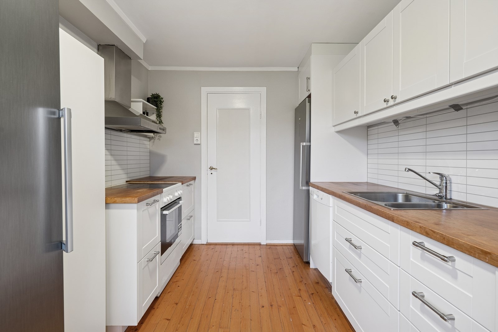 Det bemerkes at det ikke er montert komfyrvakt eller lekkasjedeteksjon. Galleribilde