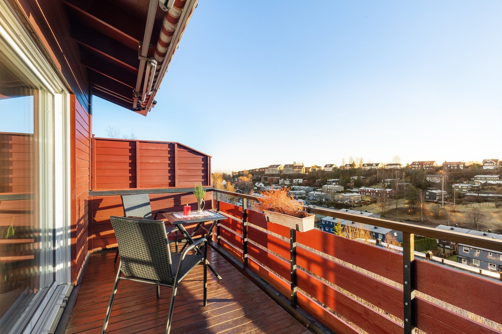 Fra stuen er det utgang til en herlig balkong på 8 kvm Galleribilde