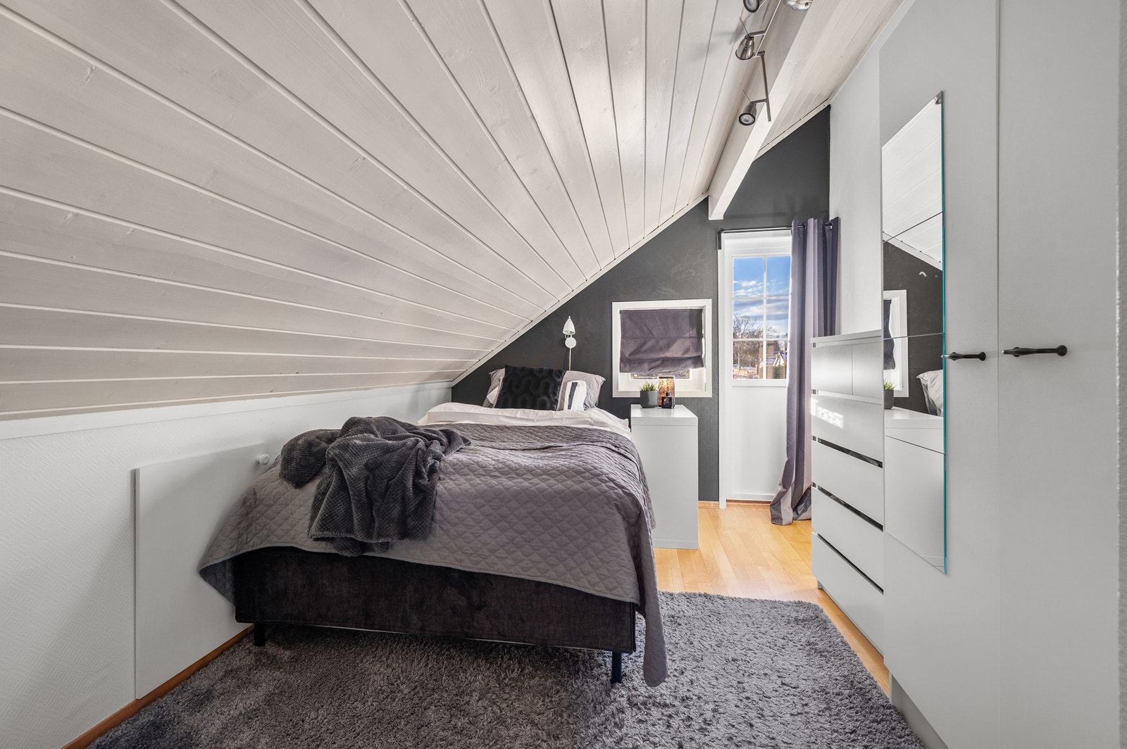 Soverom 5 - også lyst og luftig. Galleribilde