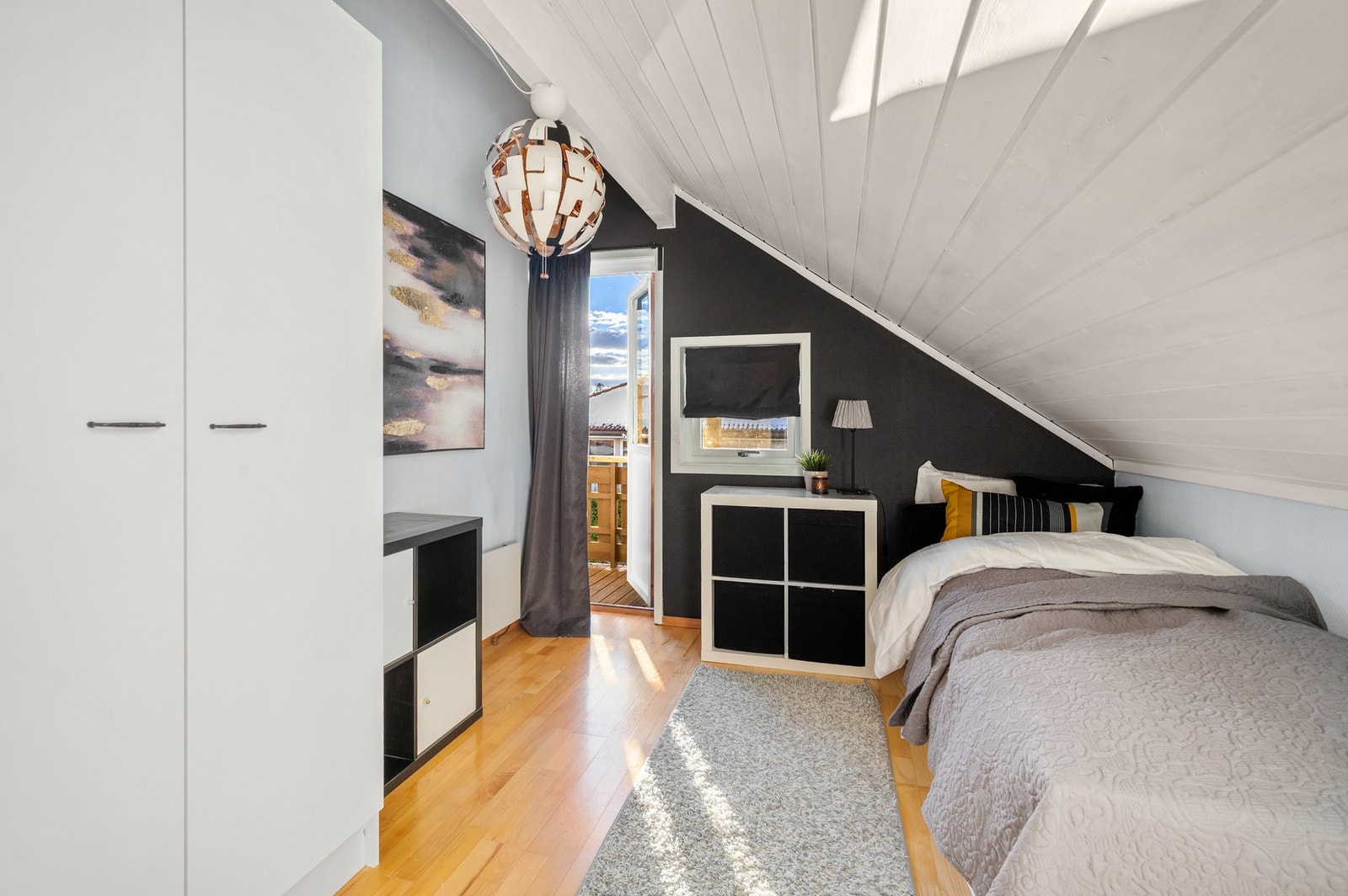 Soverom 6. Utgang til luftebalkong også her. Galleribilde