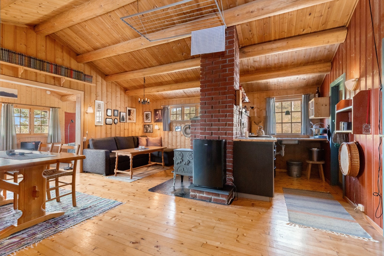 Åpent mellom kjøkken og stue Galleribilde