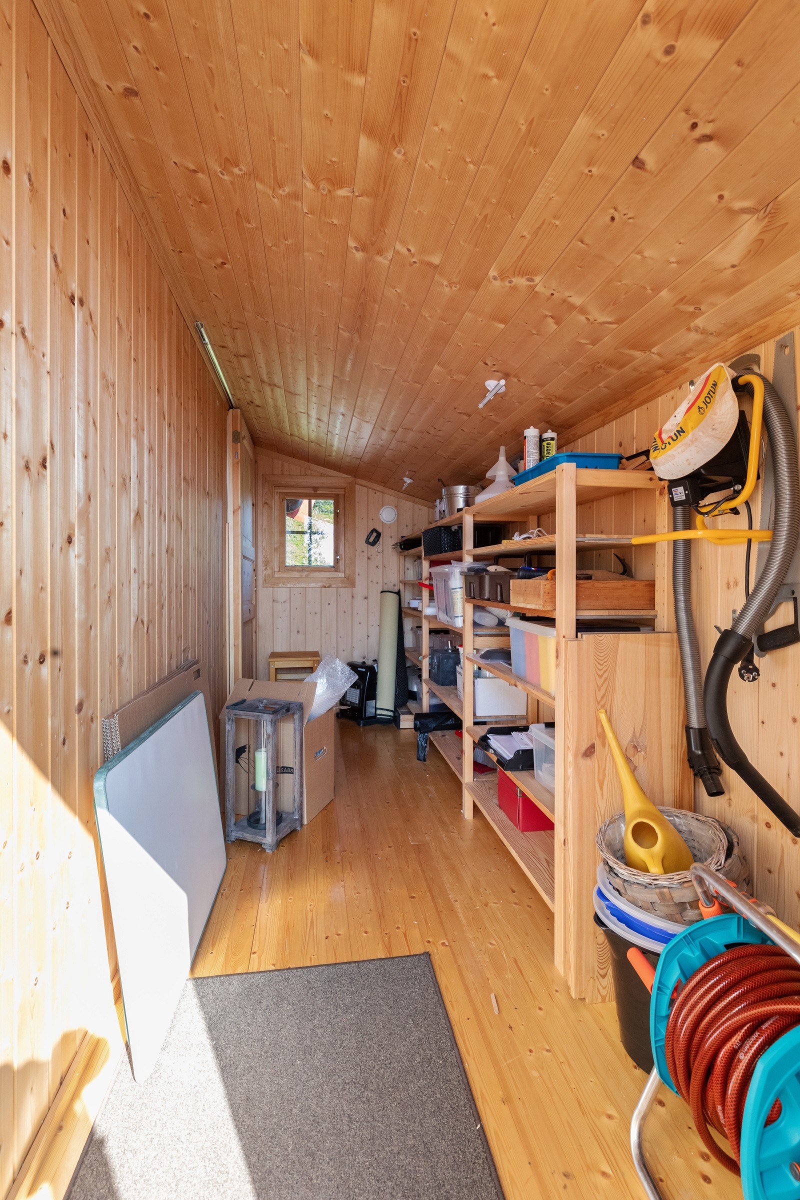 Boden har også inngang innenfra hytta Galleribilde