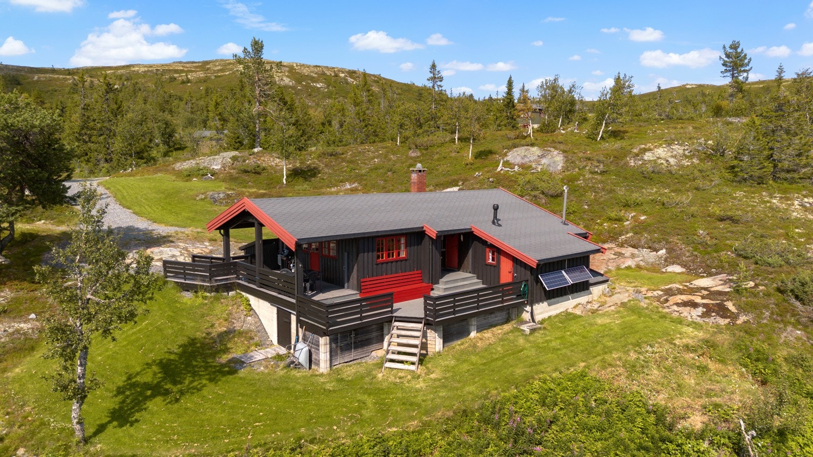 Trivelig hytte beliggende i naturskjønne omgivelser på Nordfjellstølen i Etnedal kommune Galleribilde