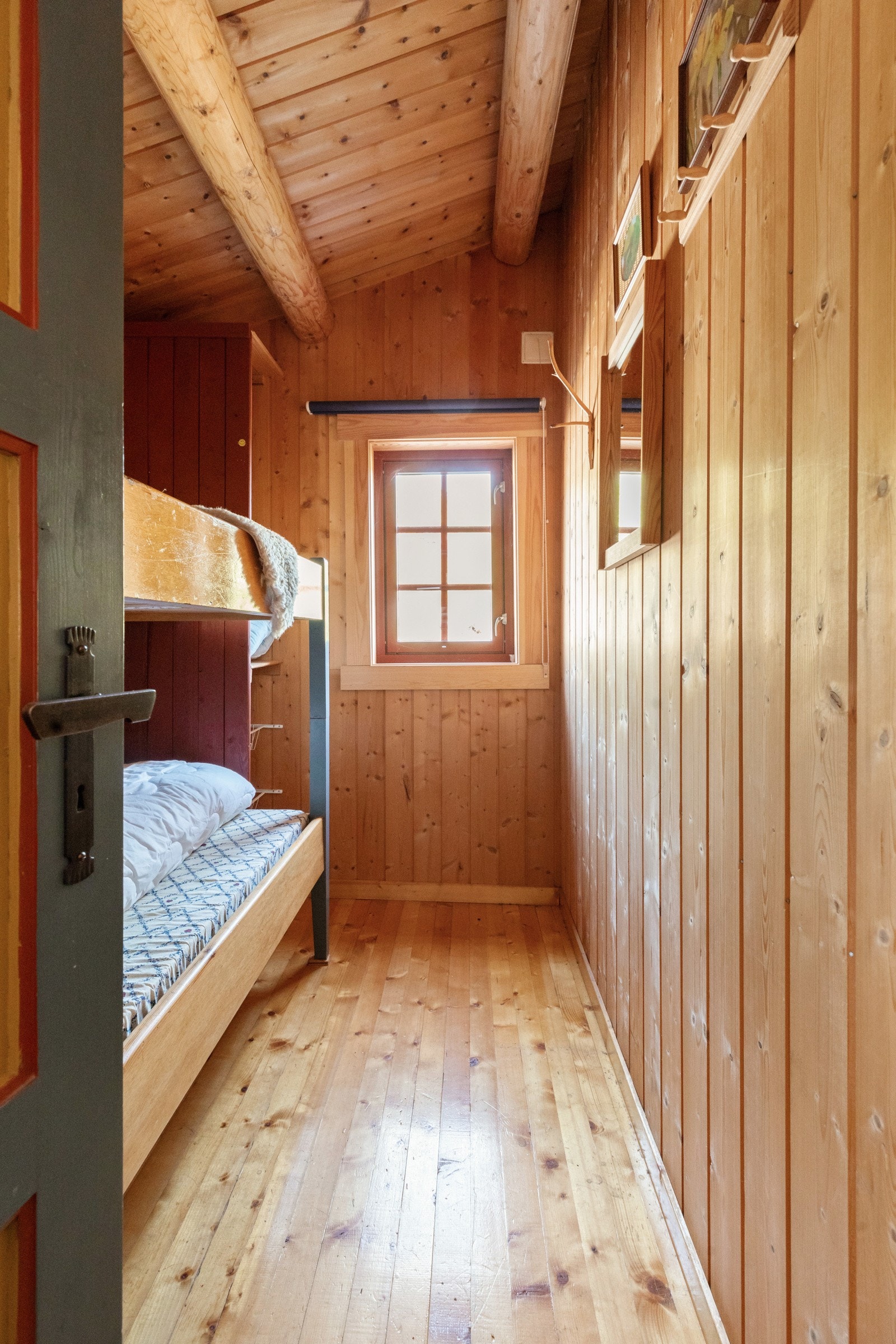 To av soverommene har innebygd enkel køyeseng Galleribilde