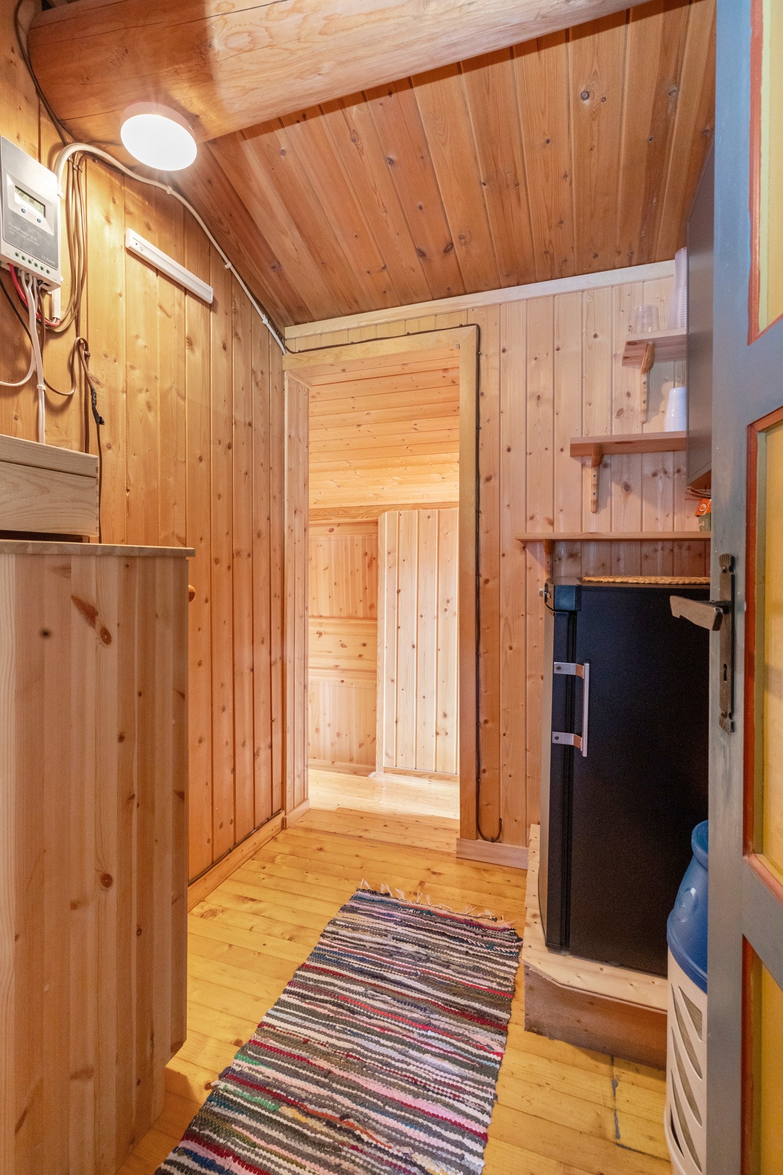 Tilbygg fra 2010 mot syd med gang, bad, do og bod. I mellomgangen er det plass til kjøleskap Galleribilde