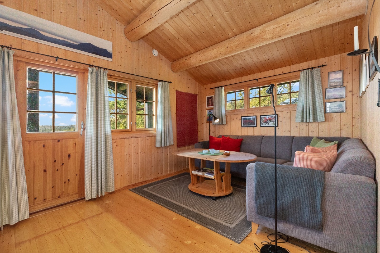 Her er det utgang til en terrasse på ca. 39 kvm, hvorav ca. 16 kvm er overbygd Galleribilde