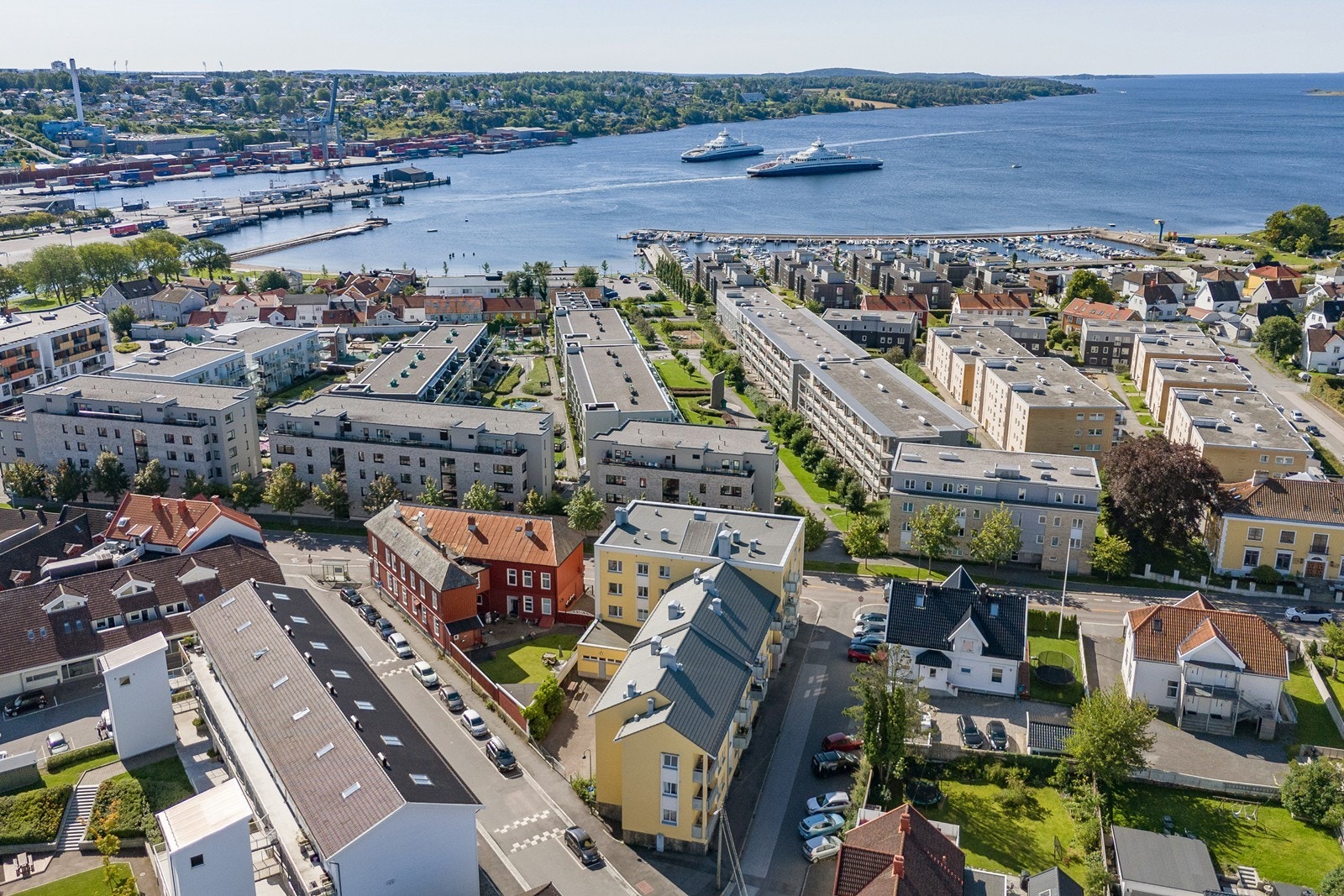 Boligen ligger meget sentralt på Glassverket, med gangavstand til hverdagslige behov og rekreasjonsmuligheter for alle aldre. Galleribilde