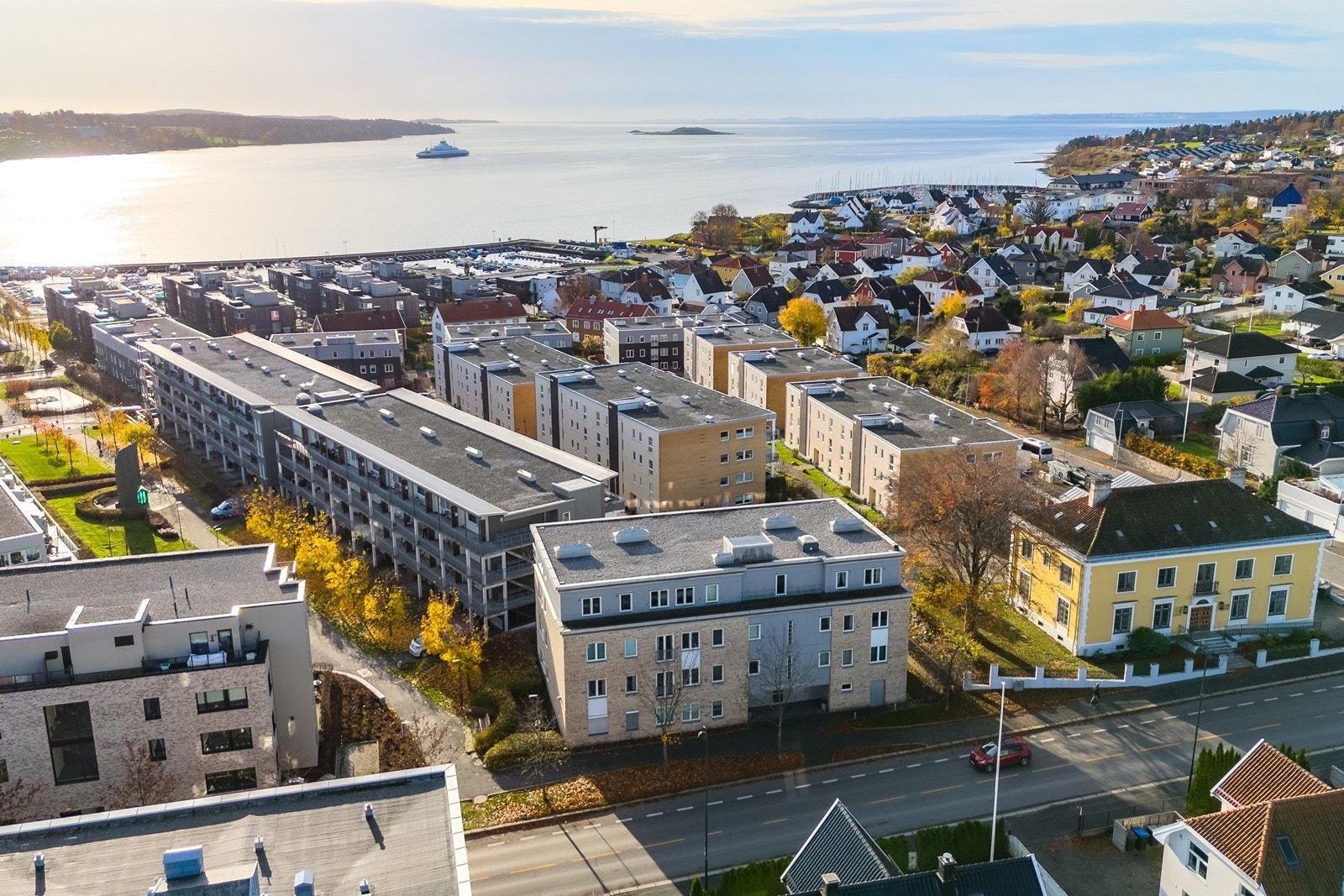 På Glassverket bor du urbant med kort vei til sentrum og togstasjon, flere treningssentre, spisesteder og strender i nærområdet. Galleribilde