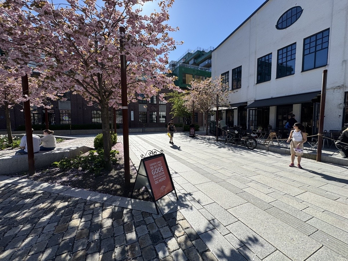 Godt Brød like ved broen. Galleribilde