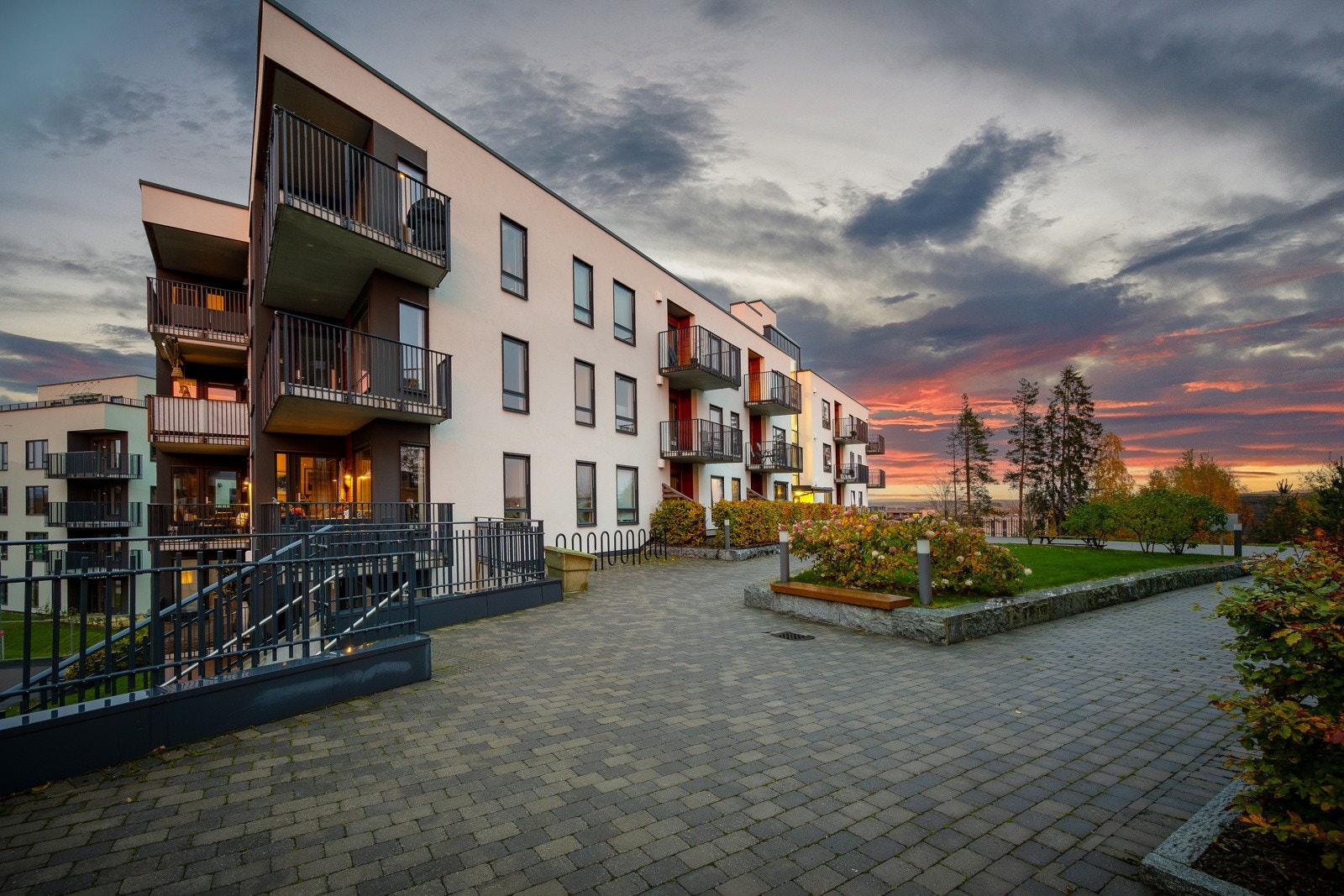 På toppen av bygget finner du en stor felles takterrasse, til fri benyttelse for sameiets beboere. Her er det fantastisk utsyn og gode solforhold - et sosialt fellesareal med mange muligheter. Galleribilde