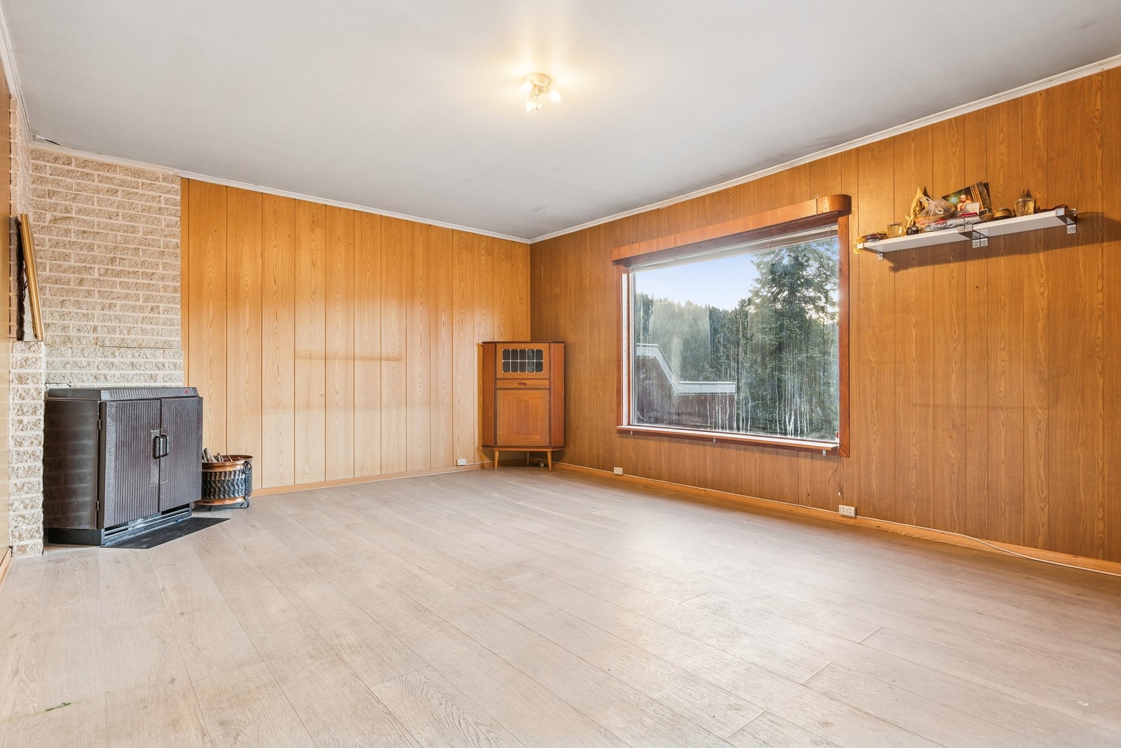 De store vinduene gir rikelig med naturlig lysinnslipp. Galleribilde