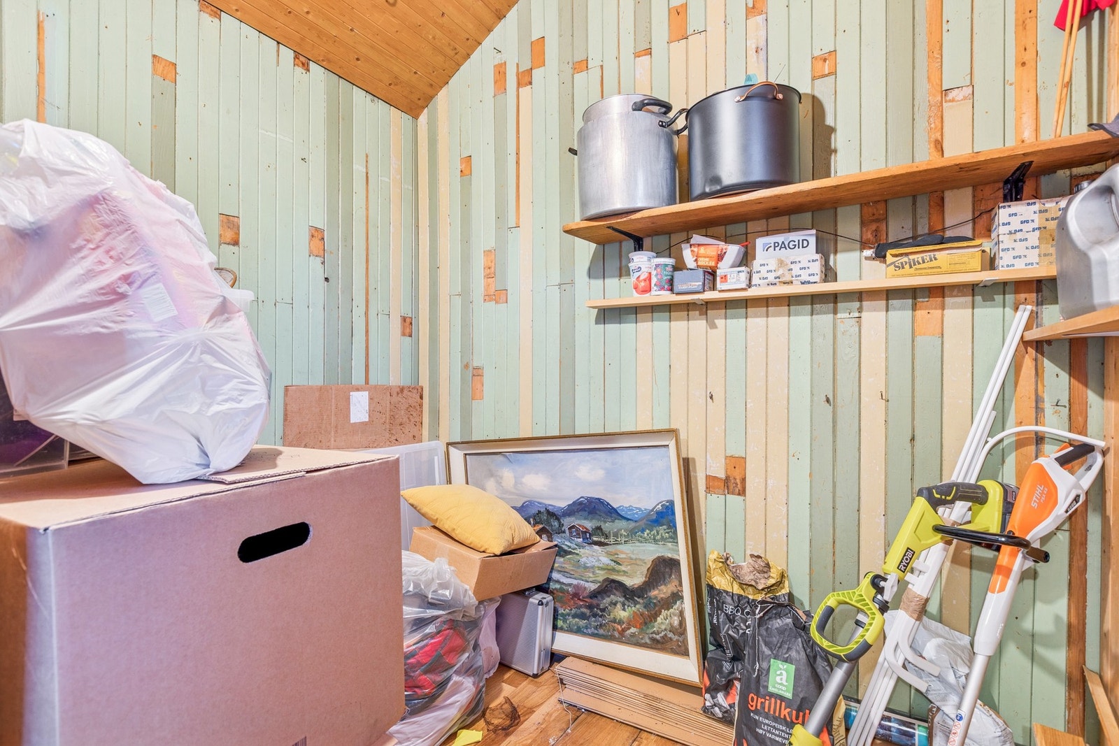 Det er også bod ved entre. Galleribilde