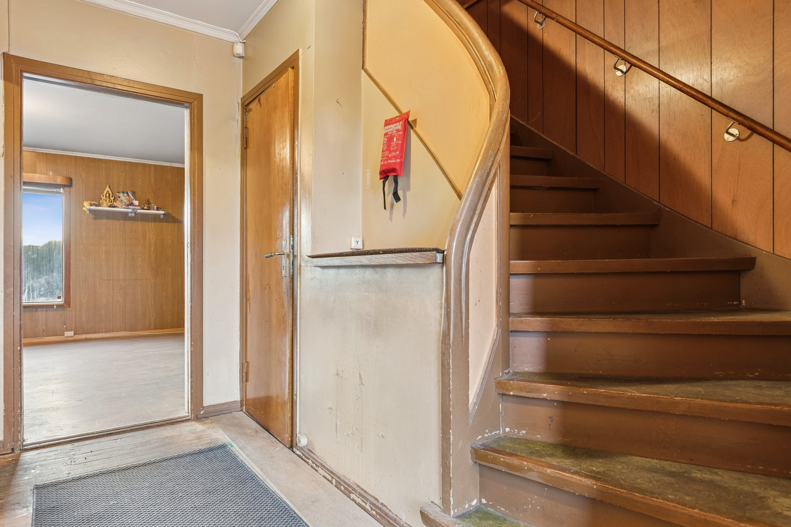 Boligen går over tre plan, og har en gjennomgående planløsning. Galleribilde