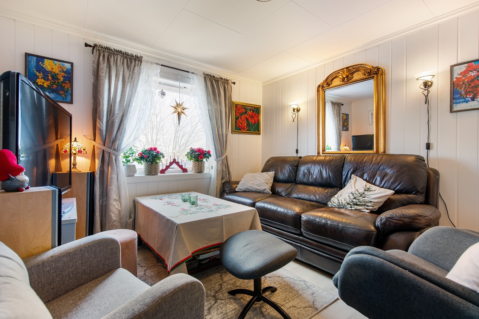 Stue i 1 etasje. Galleribilde