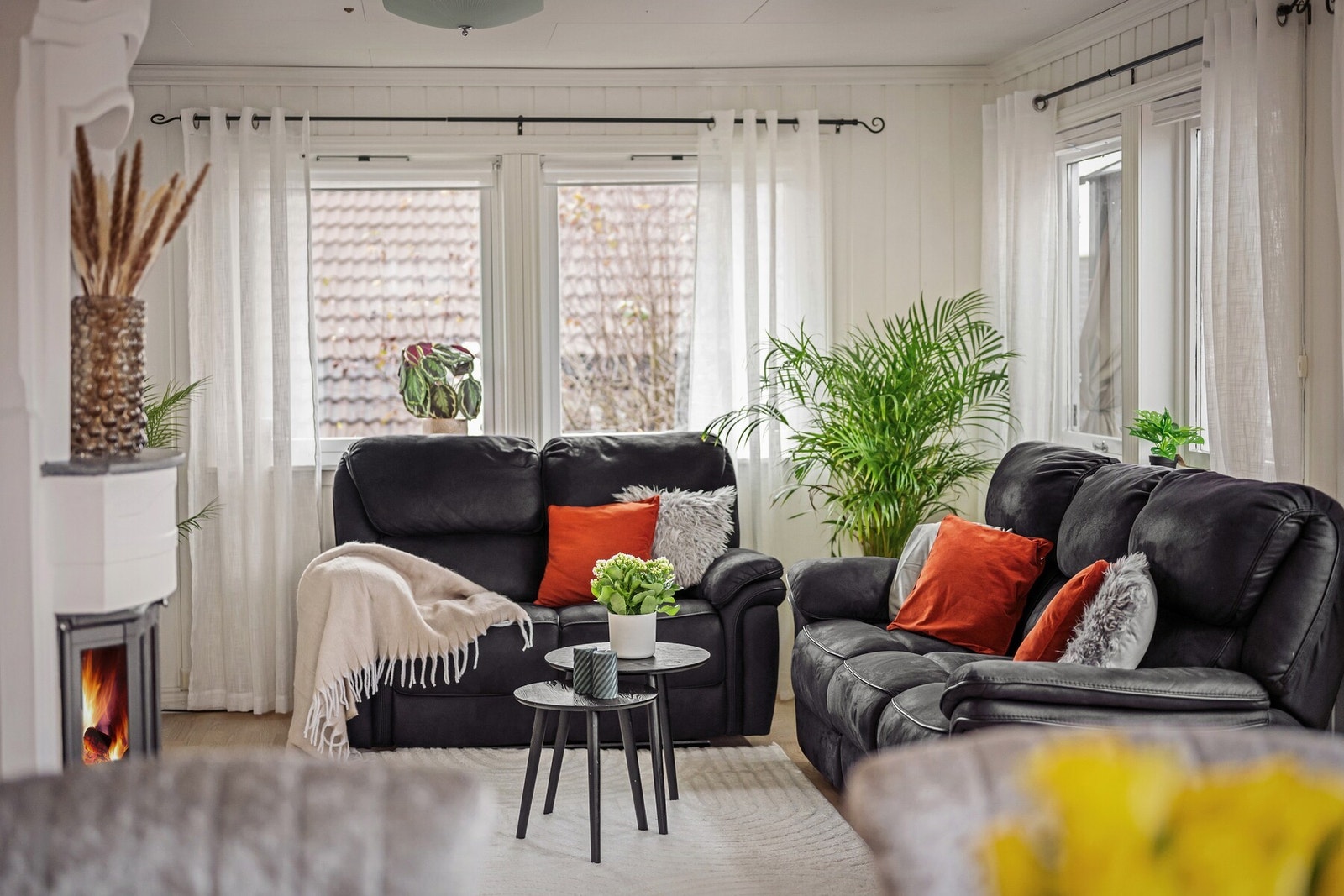 Her er det muligheter for å dele inn rommet og rikelig med plass til sittegrupper. Galleribilde