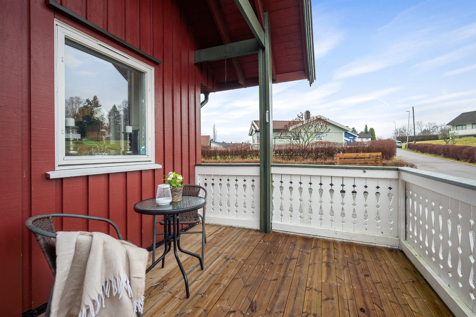 Boligen befinner seg i et rolig nabolag med kort avstand til barnehager, skoler og idrettsplasser. Galleribilde