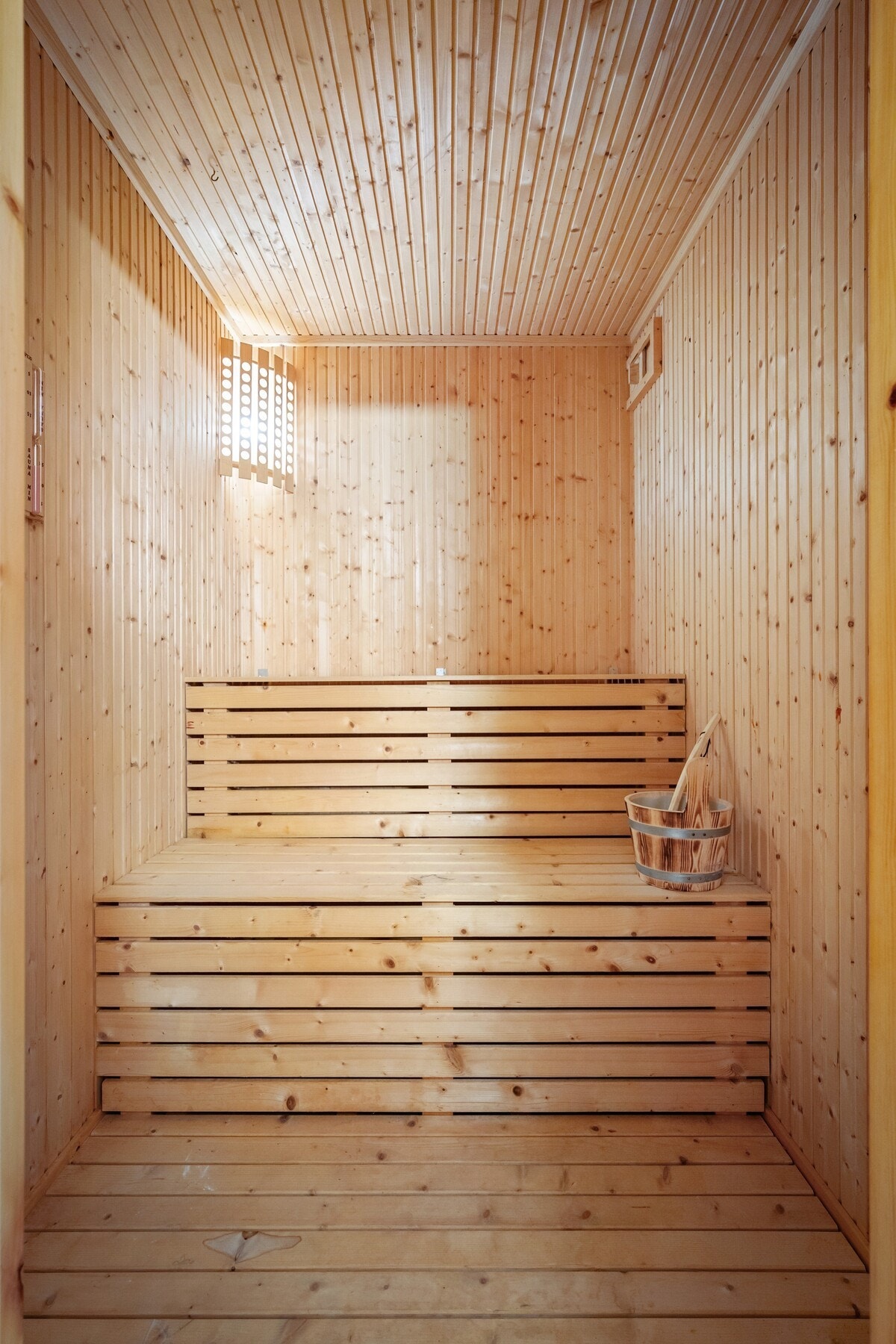 Her ligger også boligens badstue, en luksuriøs komfort man kan nyte både i hverdagen og helger. Galleribilde