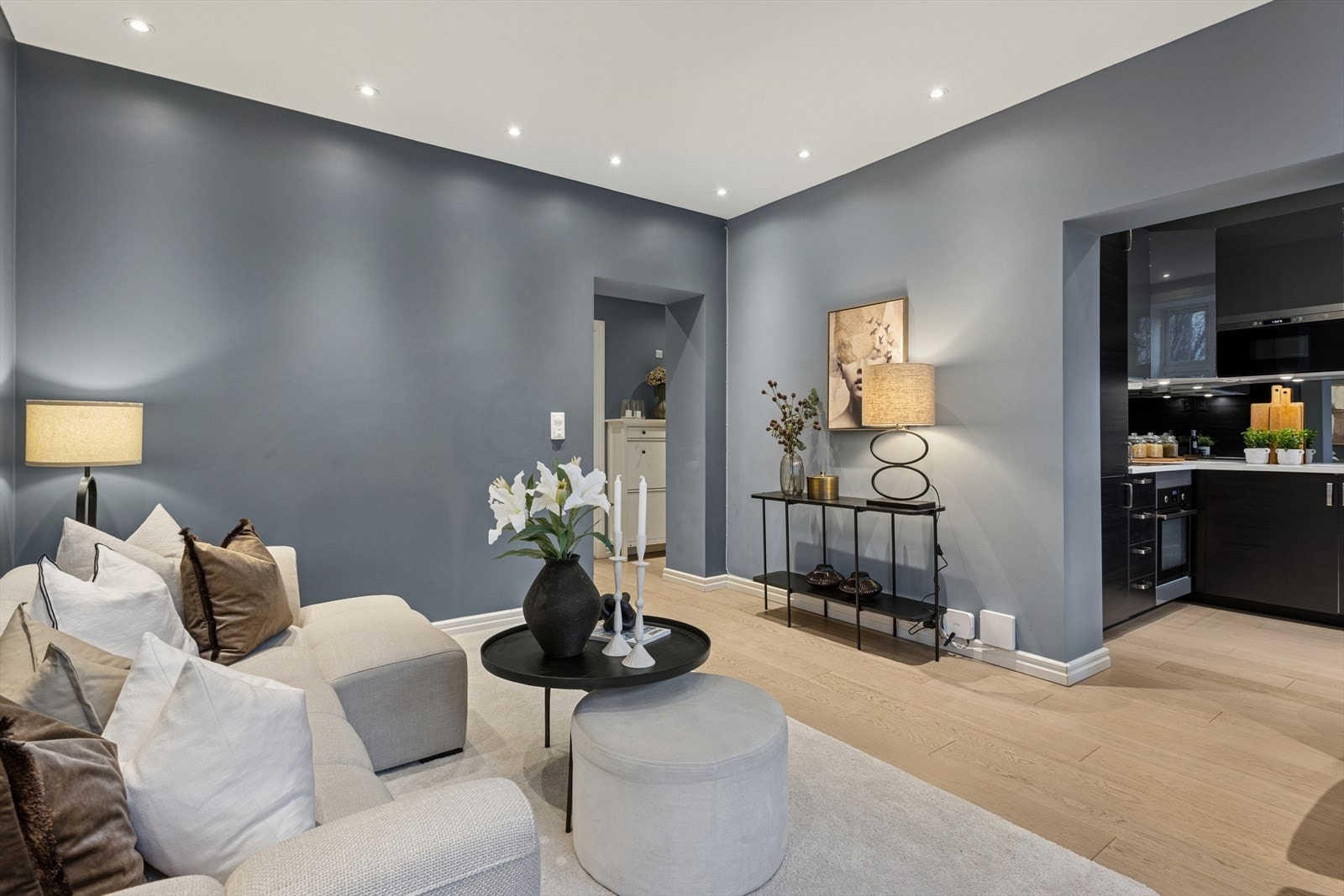 På gulvet ligger flott enstav eikeparkett med behagelig gulvvarme. Galleribilde