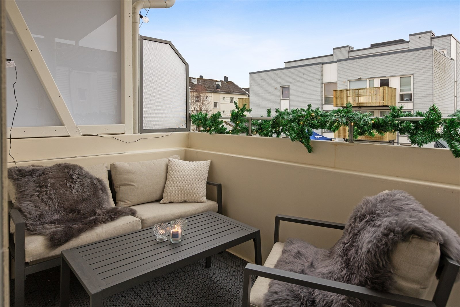 Balkong på 5.6 kvm. Galleribilde